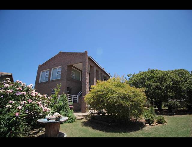 4 BEDROOM HOUSE FOR SALE IN HARTENBOS HEUWELS